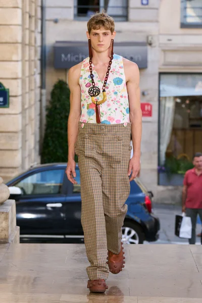 Look 2